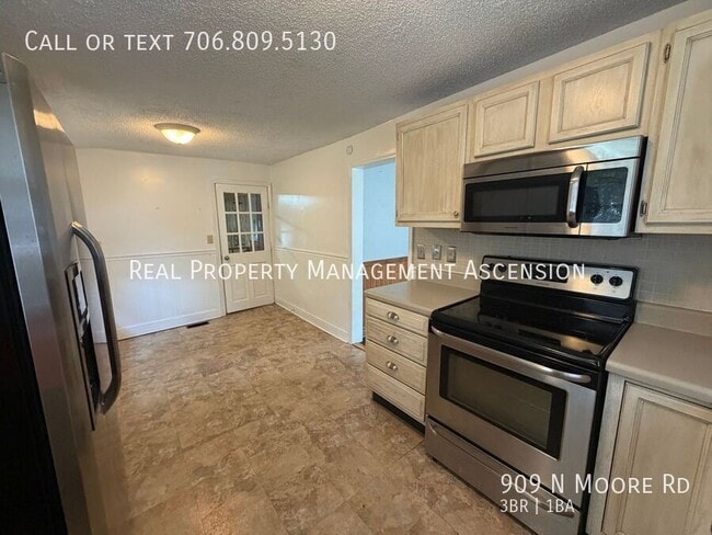 Photo - 909 N Moore Rd