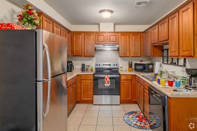 2BR, 2BA - 1,000SF - Kitchen