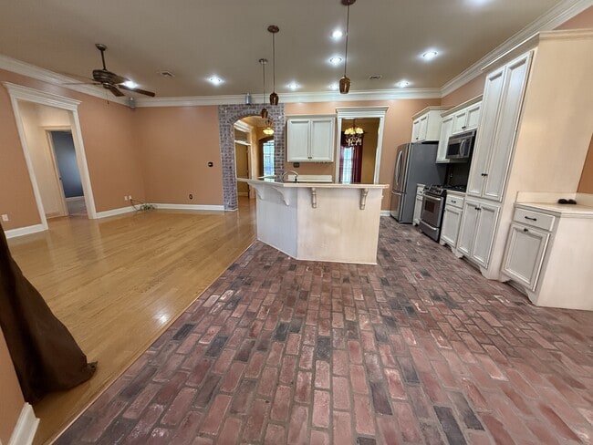 Photo - 103 Lakeshore Dr