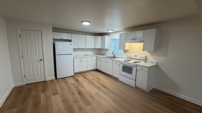 4692 York St Unit B
