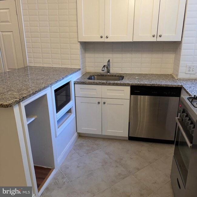 Building Photo - 753 S 22nd St Unit 2ND, FL.