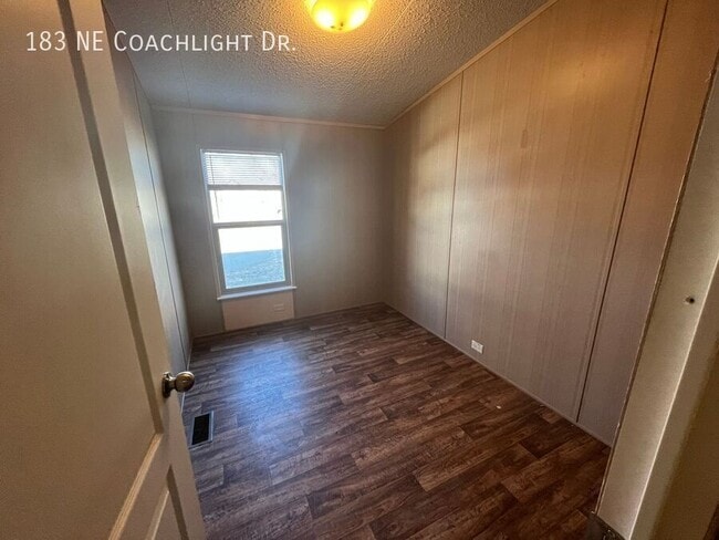 Photo - 183 Coachlight Dr