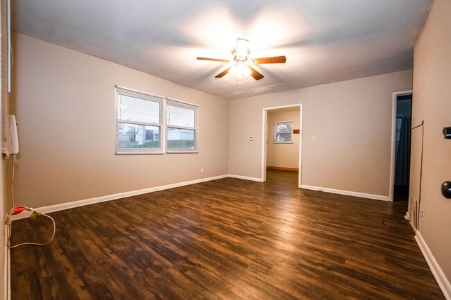 Building Photo - a0740gra Unit A Rental