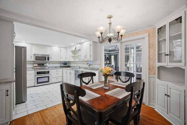 7 Crestwood Rd