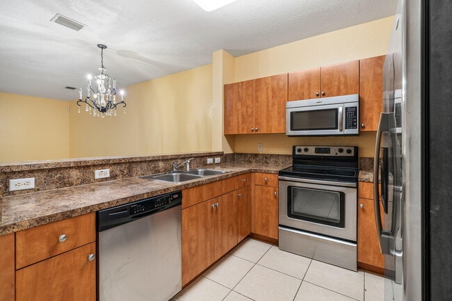 Photo - 1927 Alamanda Way