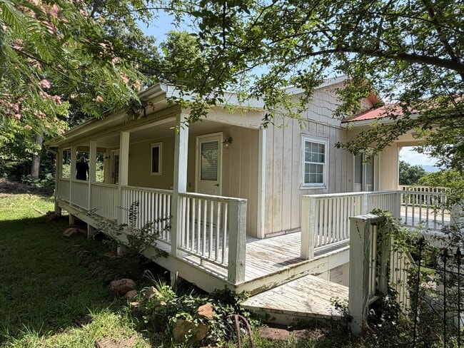 Photo - 1860 Crescent Dr