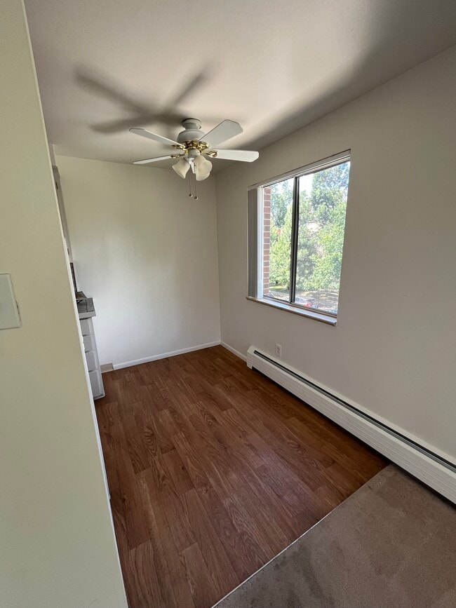 Kitchen eating area - 926 N Marion St Unit 2E