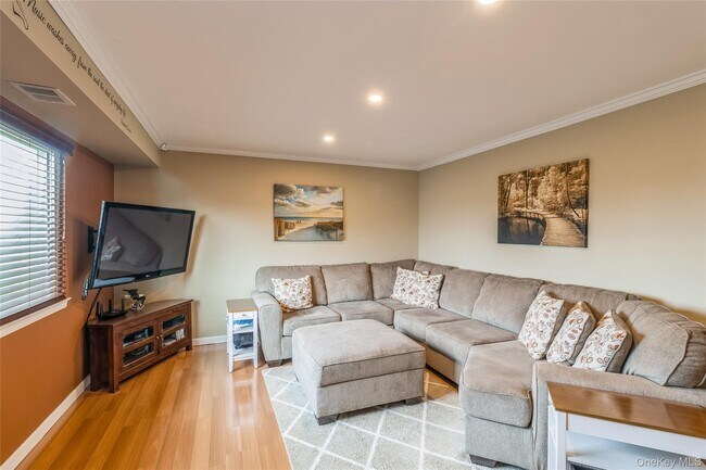 48 Pointe Cir S
