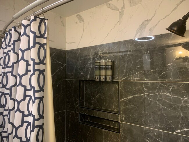 Photo - 81-06 Westbourne Pl