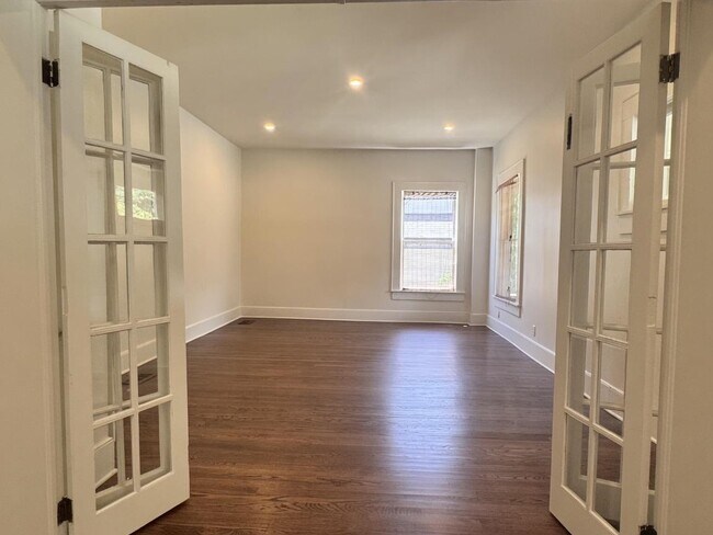 Photo - 264 N McNeil St