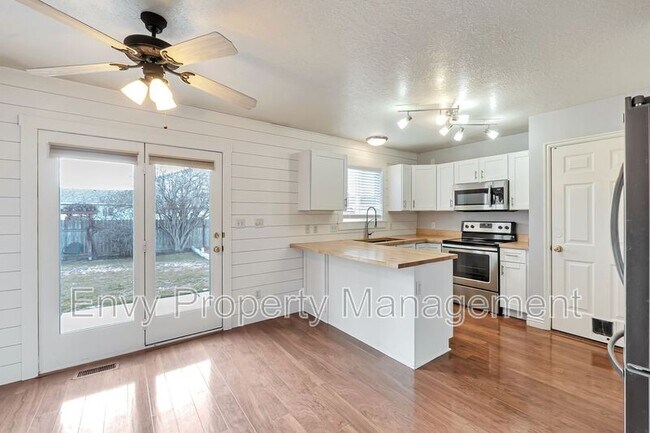 Photo - 1637 W 200 S St