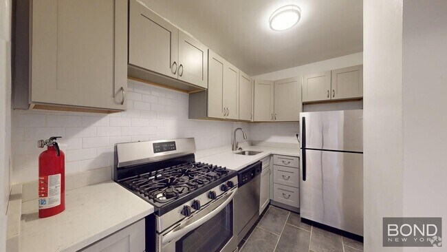 Building Photo - 340 E 74th St Rental