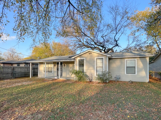 Photo - 207 N Bermuda St