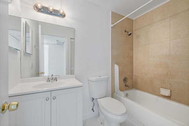 Photo - 1854 Abbey Rd Unit 202