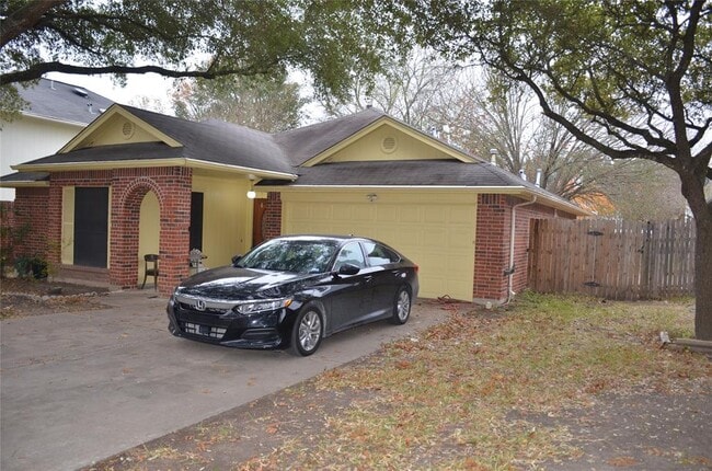 Photo - 1115 Faircrest Dr