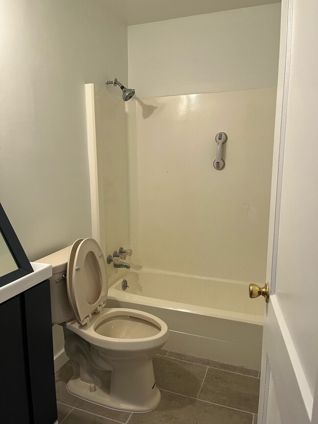 Photo - 355 Hicks Dr SE