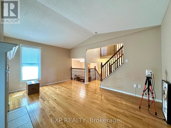 Photo - 35 Barra Ave