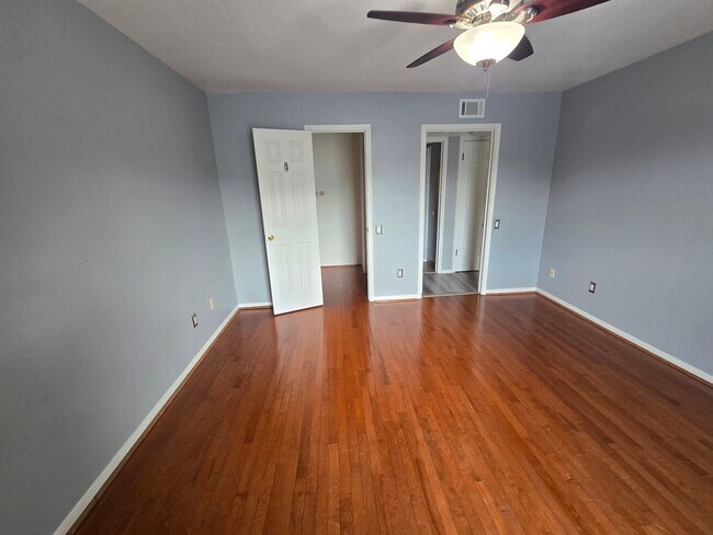 Building Photo - 1860 White Oak Dr Unit 314