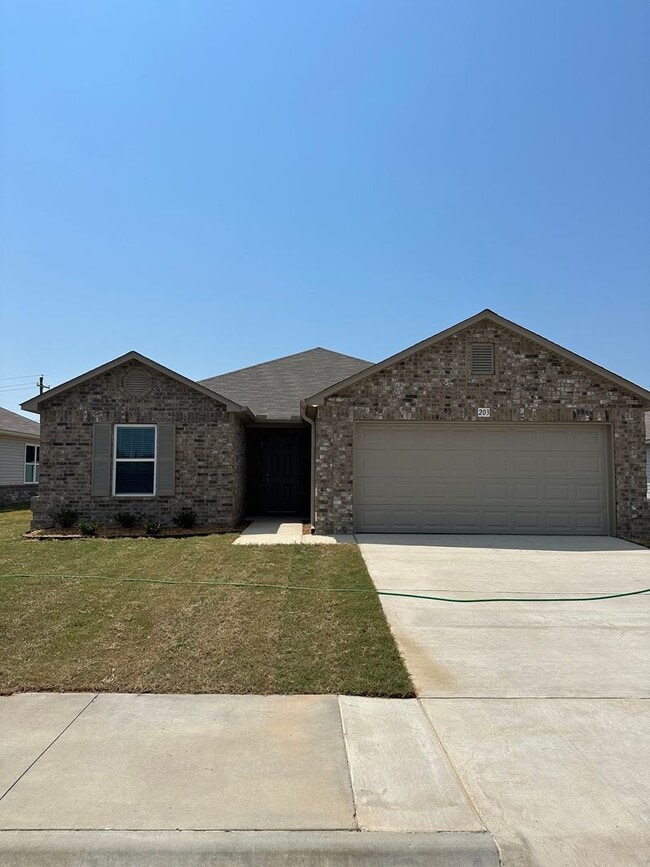 Photo - 203 Logan Dr