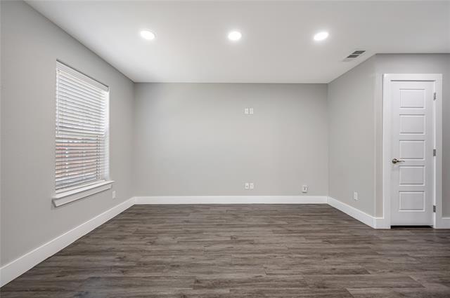 Photo - 901 W Collins St
