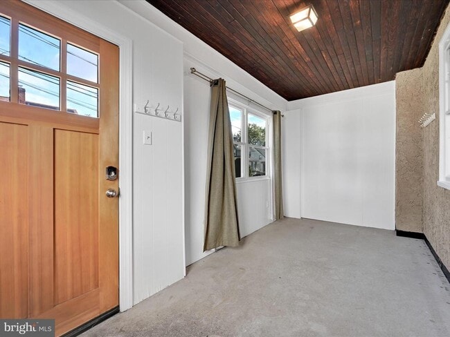 Photo - 2814 St Marys Rd