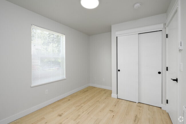 4BR - 2.5BA - Bedroom - 3408-3412 Northwest, 3 Beds, 2.5 Bath & 4 Beds, 2.5 Bath Units Available!