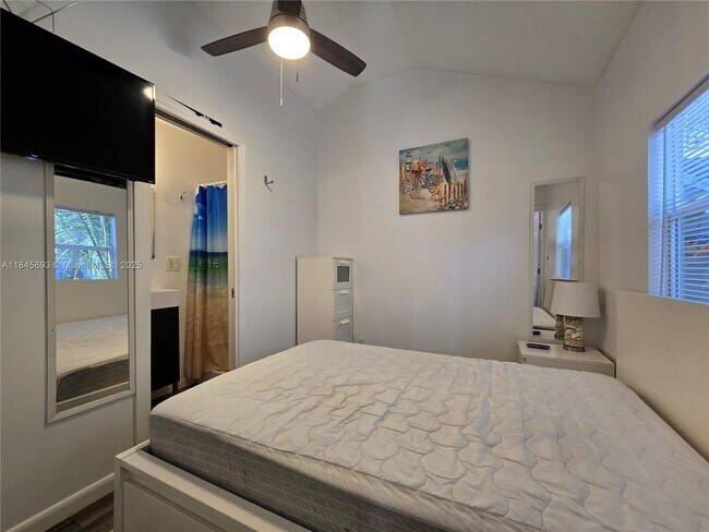 Photo - 330 SW 13th St