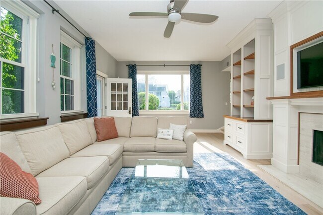 Photo - 364 Bellevue Ave