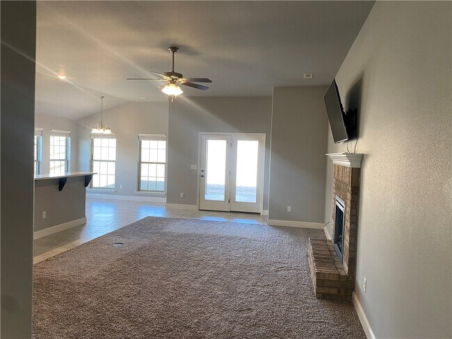 Photo - 3550 Macintosh Way