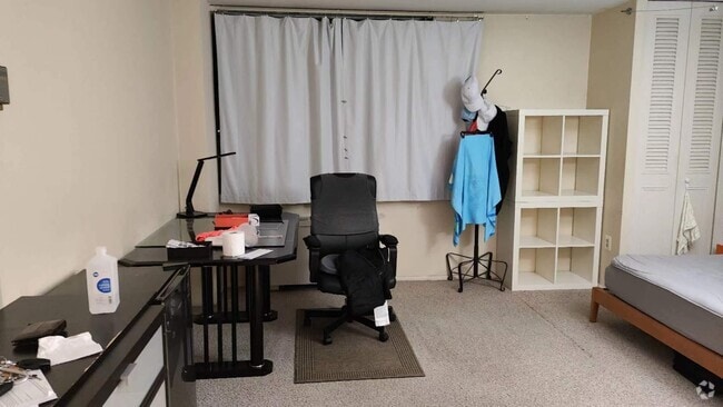 Building Photo - 1 E University Pkwy Rental