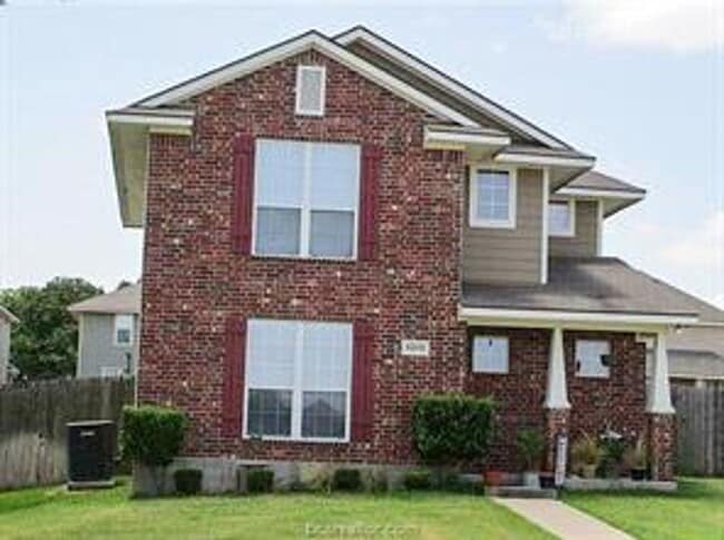 Building Photo - Large 4bed/3 bath Home