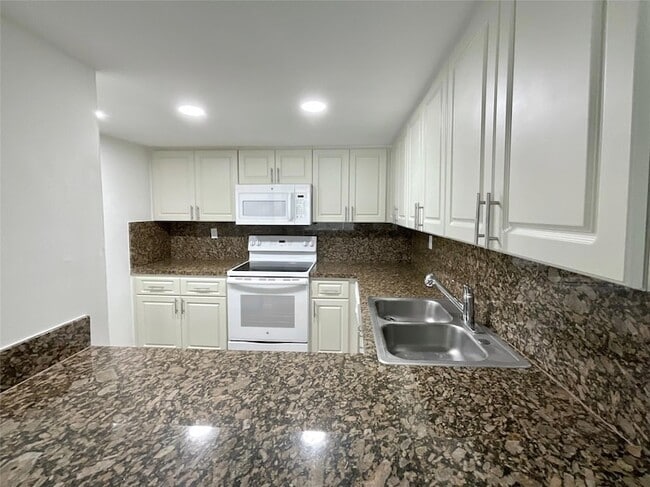 Photo - 17350 NW 68th Ave Unit 300-208