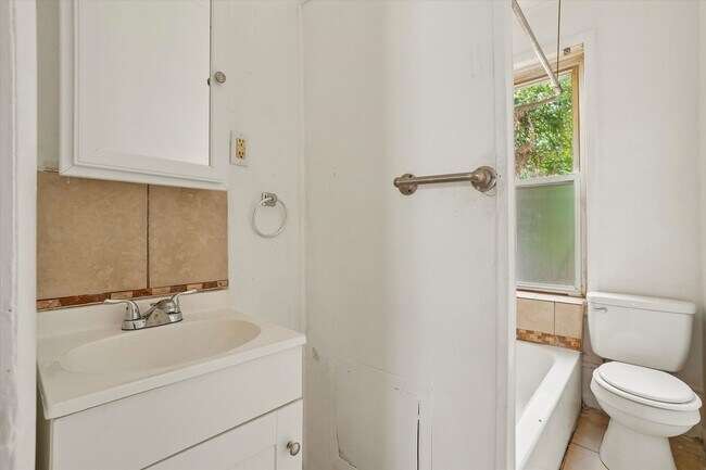 227 N Simpson St Unit 1
