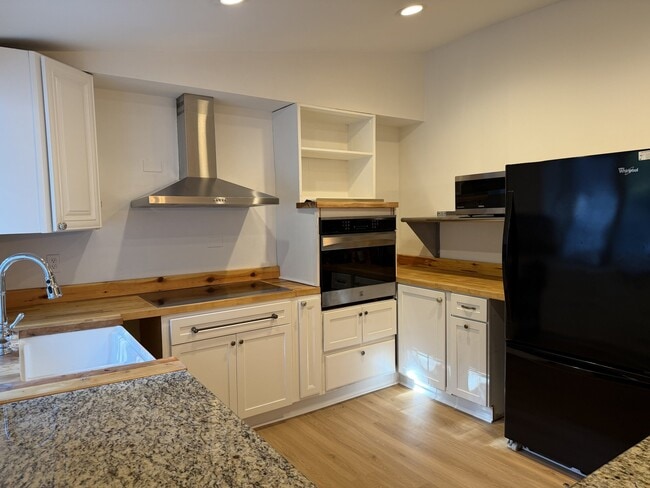 Photo - 19169 Dowden Cir