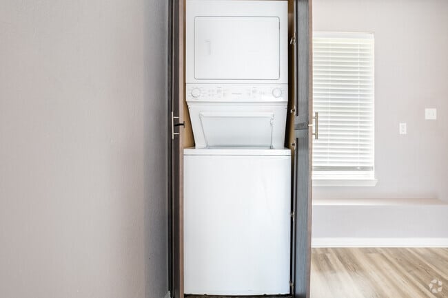 2BR, 1BA - 998SF