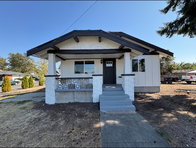 Building Photo - 2442 N Perry St Rental