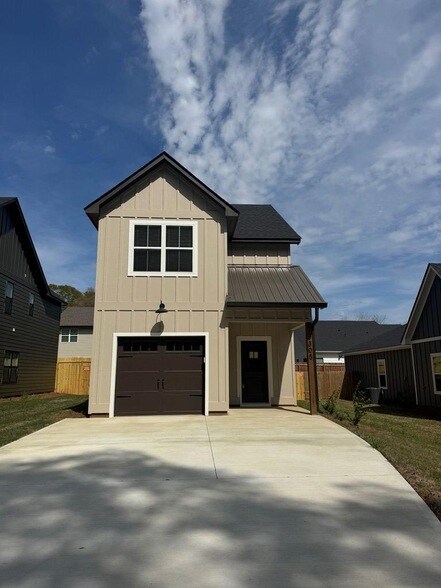 Photo - 305 Georgia St