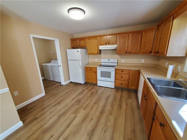 Photo - 35 Mapleville Main