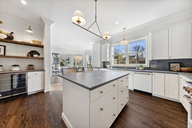 Photo - 1121 Pin Oak Dr