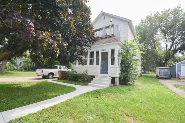 Building Photo - 1516/1520 E Hawthorne Ave Unit #1 Rental