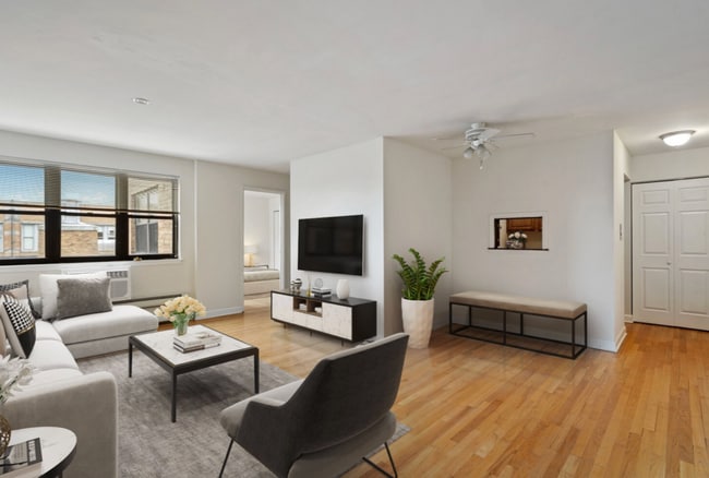 Building Photo - 665 W Wrightwood Ave