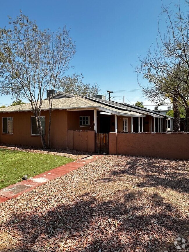 Building Photo - SOLAR...HELP SAVE ON ELECTRIC! 2 bedroom w... Rental