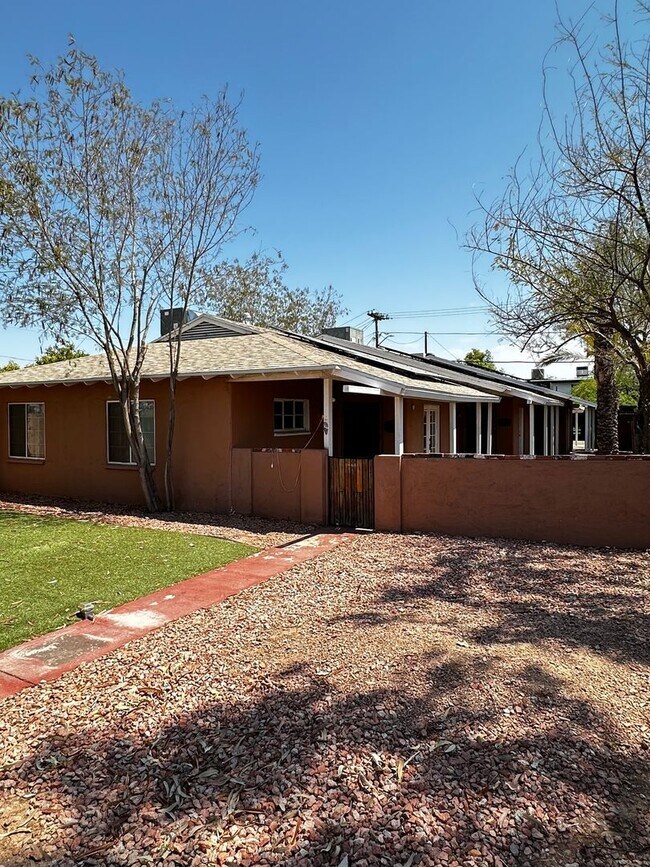 Building Photo - SOLAR...HELP SAVE ON ELECTRIC! 2 bedroom w... Rental