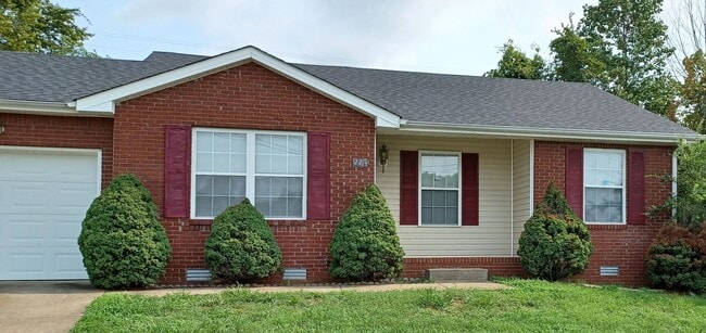 Building Photo - Cute home close to Fort Campbell