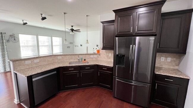 Photo - 421 Durants Neck Ln