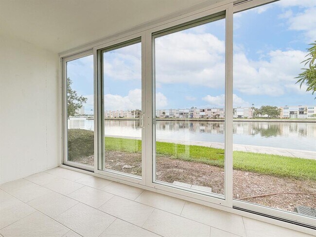 Photo - 7625 Sun Island Dr S Unit 101
