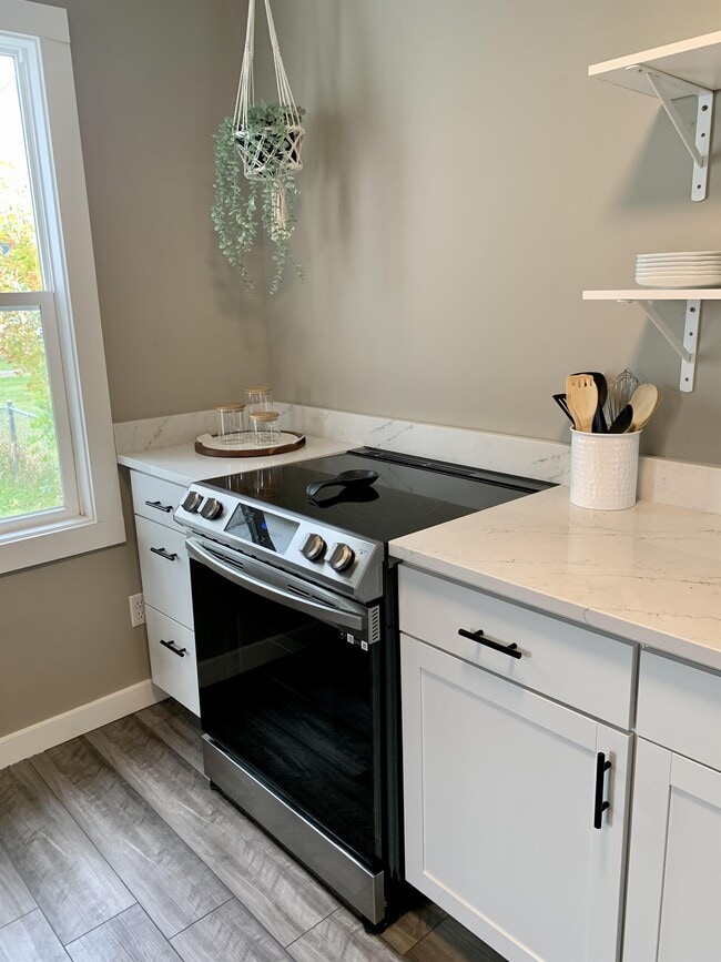 Photo - 221 4th St NW