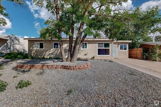Building Photo - NE 3 bedroom 1 bath 1348/sf Rental