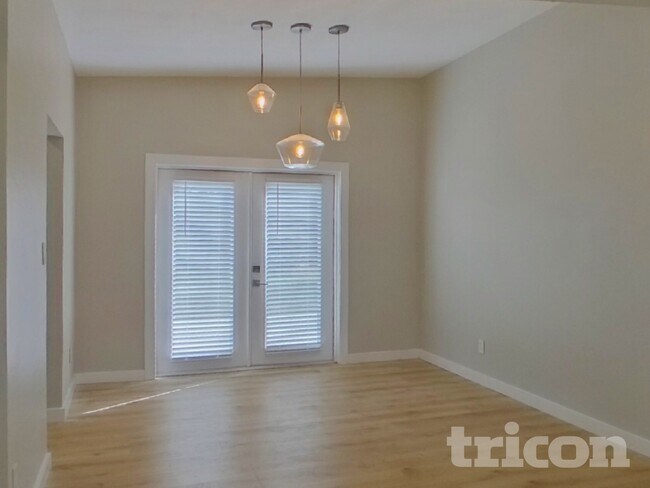 Photo - 5827 10th St N