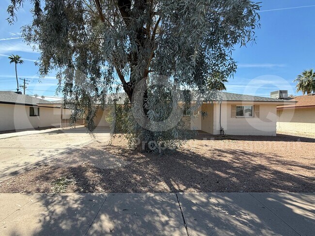 Photo - 935 E Wesleyan Dr